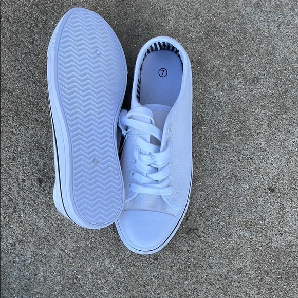 Trendy White Canvas Sneakers for Women - Picture 2 of 4